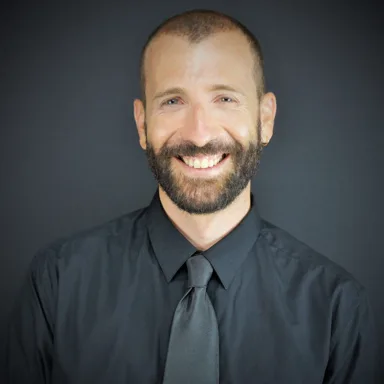 Andrés M. Vanaclocha, fisioterapeuta gerente en Clínica Salom & Cabezas